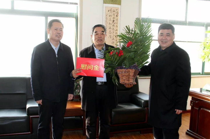 县委常委、政法委书记张立山，县人民检察院检察长陈学敏到兴福镇走访慰问